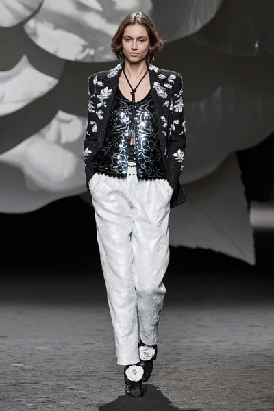 Look 13